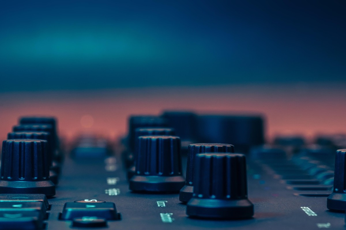 Boutons de réglage sur une console audio Boutons de réglage sur une console audio